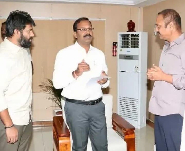 'కాప్రాలో ట్రాఫిక్ సమస్యకు చెక్ పెట్టాలి' - Udayam