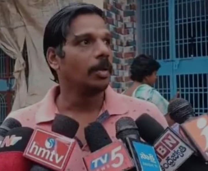 మలేషియాలో ముగ్గురు యువకుల నిర్బంధం - Udayam