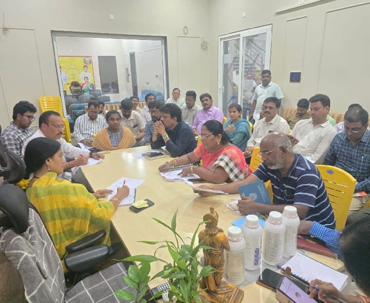శాఖల వారీగా నష్టం అంచనా వేయాలి - Udayam