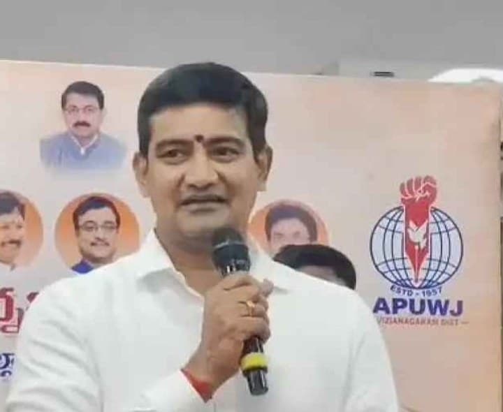 పాత్రికేయుల సంక్షేమానికి నా వంతు కృషి చేస్తా - Udayam