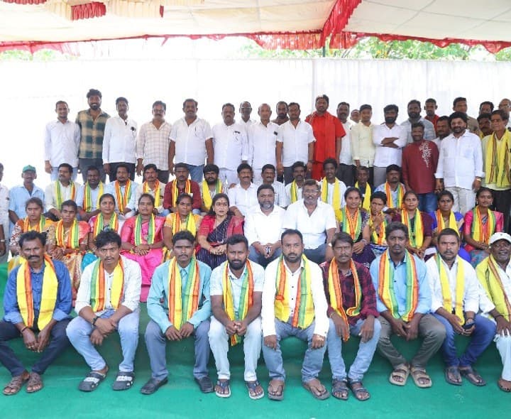 ఎస్ఎంసీ చైర్మన్లుకు హోంమంత్రి అనిత సన్మానం - Udayam