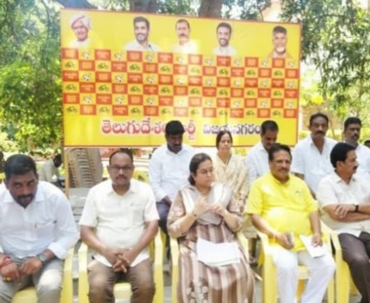 టీడీపీ నియోజకవర్గ సమావేశం నిర్వహించిన ఎమ్మెల్యే - Udayam