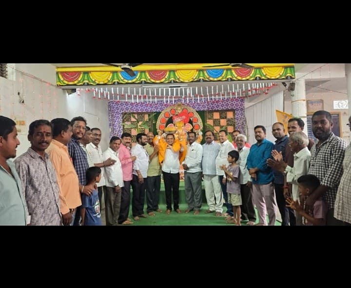 తంగళ్లపల్లిలో రూ.25,116కు వినాయకుడి లడ్డూ ప్రసాదం వేలం - Udayam