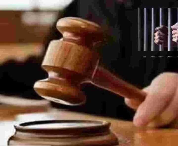 తహసీల్దార్కు హైకోర్టు జరిమానా - Udayam
