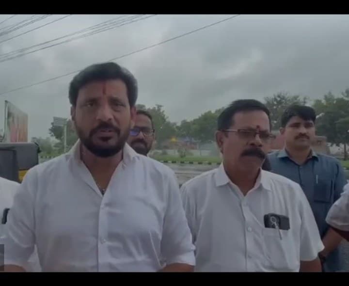 మంత్రి అచ్చెన్నపై మండిపడ్డ ఎమ్మెల్సీ దువ్వాడ - Udayam