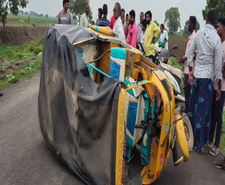 ఆటో ఢీకొని 15 మందికి గాయాలు - Udayam