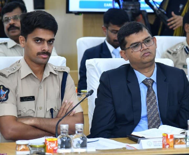 జిల్లా భద్రతపై కలెక్టర్ల సదస్సులో సమీక్ష - Udayam