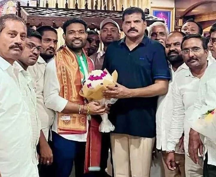 MLC బొత్సతో నెల్లిమర్ల YCP అద్యక్షుడు బేటీ - Udayam