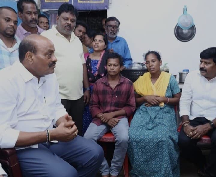 మృతుని కుటుంబాన్ని పరామర్శించిన మంత్రి - Udayam