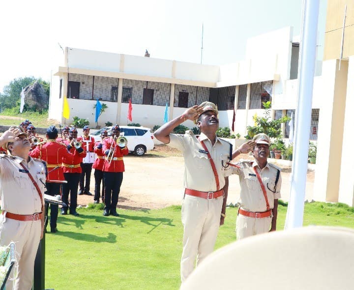 17వ పోలీస్ బెటాలియన్లో ప్రజాపాలన దినోత్సవం - Udayam