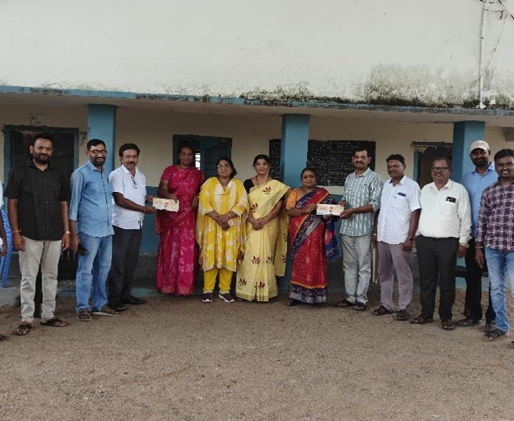 పీఆర్సీ ప్రకటించి పాత పెన్షన్ విధానం అమలు చేయాలి - Udayam