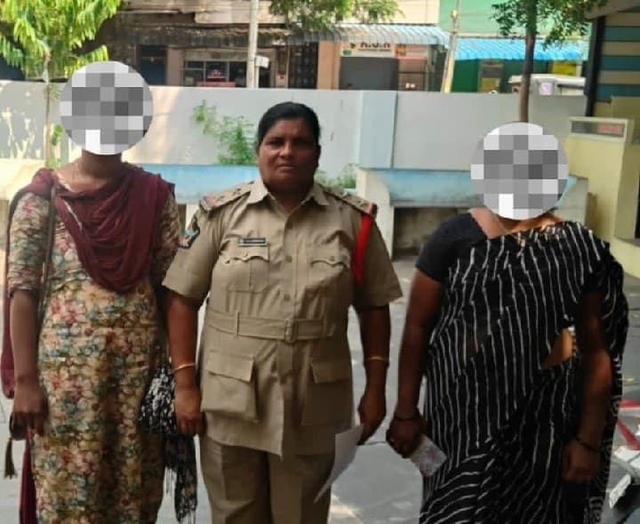 కుటుంబాన్ని కలిపిన చిత్తూరు మహిళా పోలీసులు - Udayam