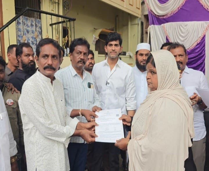 గృహ రుణ మంజూరు పత్రాల అందజేత