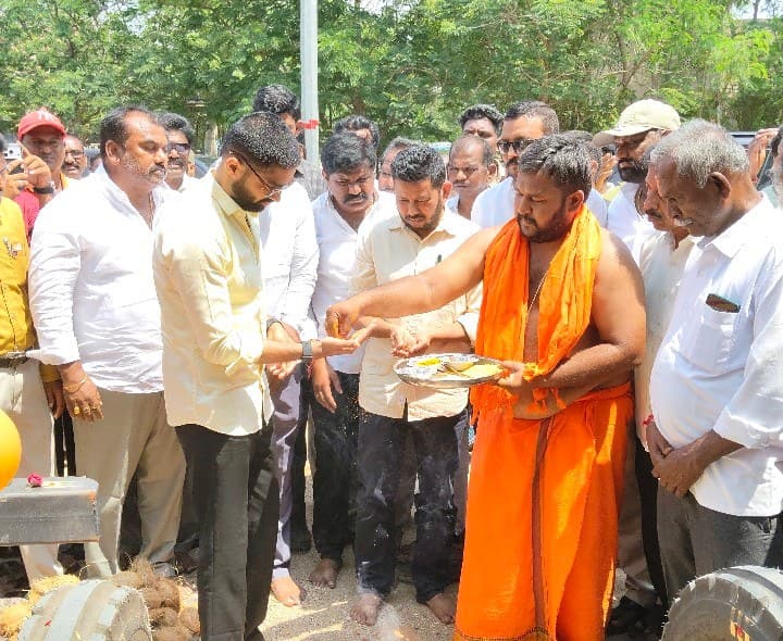 నూతన తాగునీటి ట్యాంకర్లు ప్రారంభం - Udayam