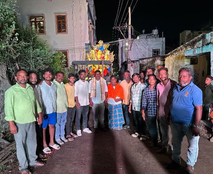 బుధవార్ పేట యువజన సంఘం వినాయక మండలి నిమజ్జనం - Udayam