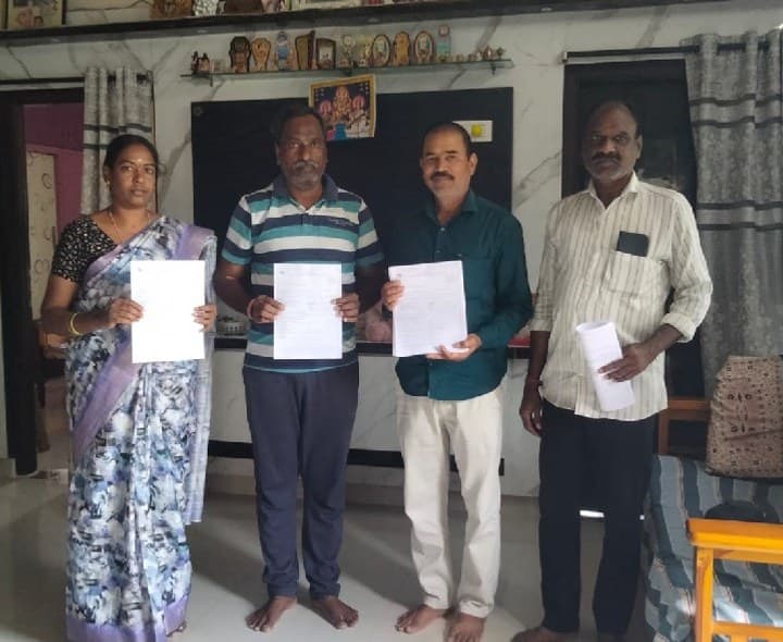 పట్టభద్రుల ఓటర్ నమోదు దరఖాస్తుల పంపిణీ - Udayam