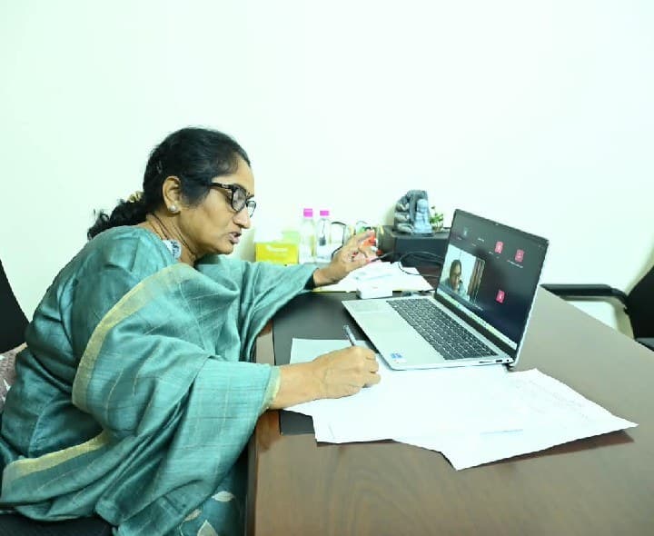 50 ఏళ్లు నిండిన నేతన్నలందరికీ పెన్షన్లు - Udayam