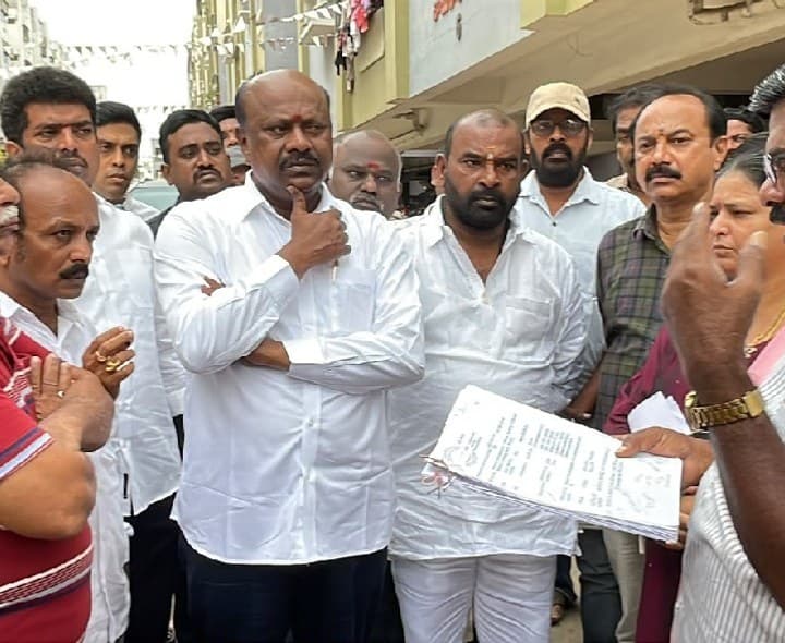 జీవీఎంసీ 96 వ వార్డు జీవీఎంసీ అధికారులతో కలిసి పర్యటించిన ఎమ్మల్యే - Udayam