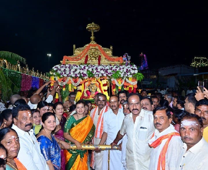 సంకటహర చతుర్థి సందర్భంగా స్వర్ణ రథంపై వినాయకుడి ఊరేగింపు - Udayam