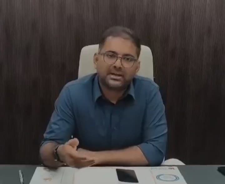 దళారులను నమ్మి మోసపోవద్దు: కలెక్టర్ - Udayam