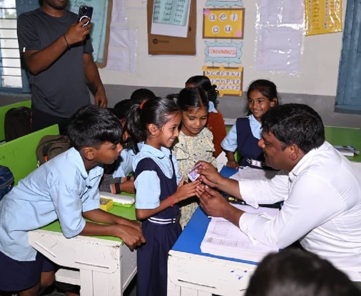 విద్యార్థిగా మారిన తీన్మార్ మల్లన్న - Udayam