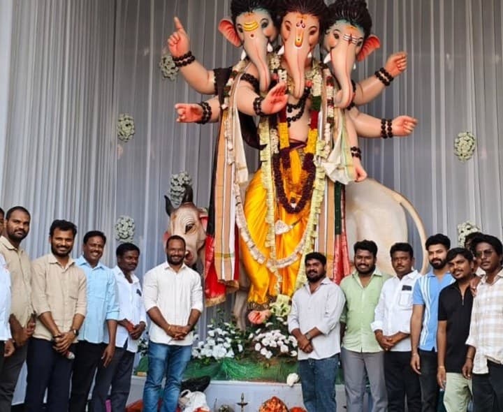 గణనాథుని దర్శించుకున్న మున్సిపల్ చైర్మన్ - Udayam