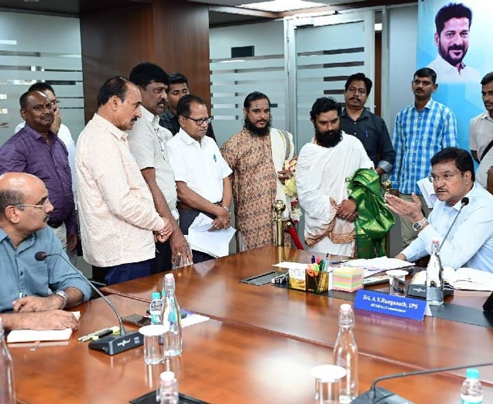 1,800 గజాల స్థలంపై కబ్జా యత్నం - Udayam