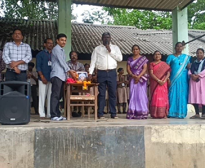 ప్రభుత్వ ఉన్నత పాఠశాలలో గురజాడ జయంతి - Udayam