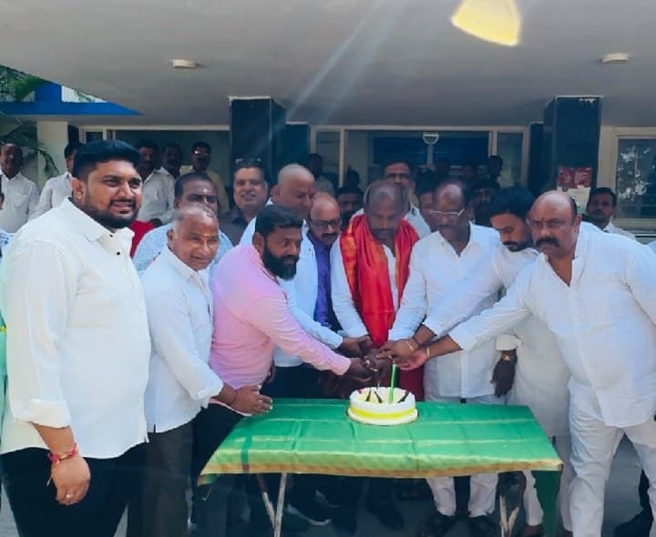 రామచంద్రాపురంలో ఘనంగా జీఎంఆర్ జన్మదిన వేడుకలు - Udayam