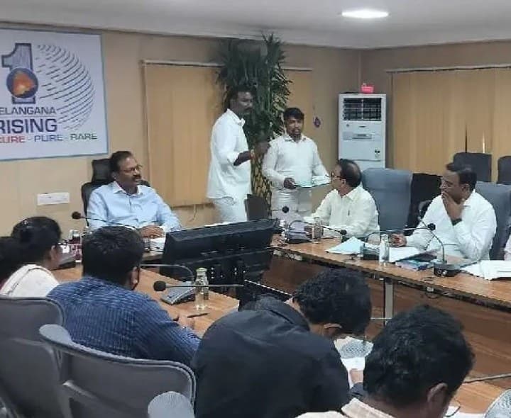 అనధికార నిర్మాణాలపై కఠిన చర్యలు - Udayam