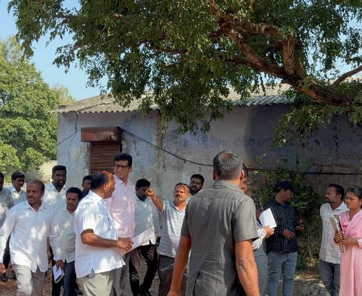 కోర్టు భవనానికి స్థలం కేటాయించాలి - Udayam