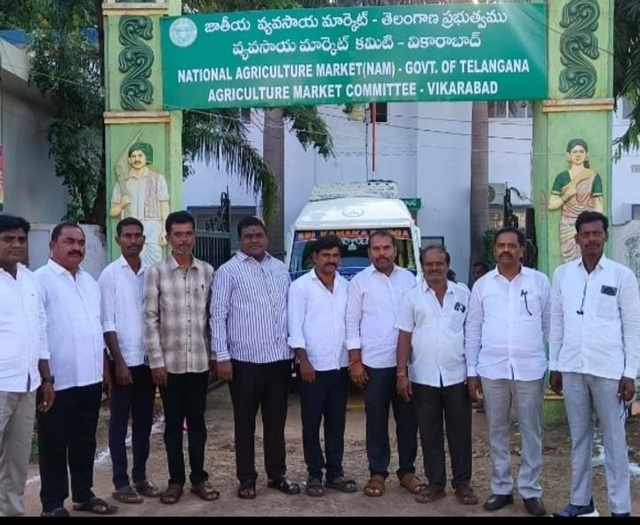 మహారాష్ట్రకు స్టడీ టూర్ వెళ్లిన మార్కెట్ కమిటీ పాలకవర్గం శ్రీనివాస్ - Udayam