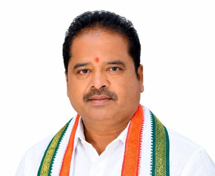 కుటుంబ సభ్యులను రాజకీయాల్లోకి లాగడం ప్రజాస్వామ్య విలువలకు విరుద్ధం - Udayam