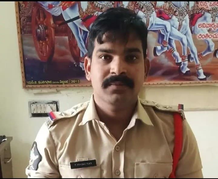 గణేశ్ నిమజ్జనంలో అశ్లీల నృత్యాలు.. ఆరుగురిపై కేసు: మునగపాక ఎస్ఐ - Udayam