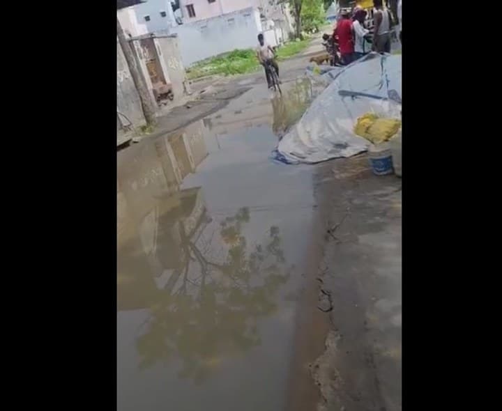 సుబ్బారెడ్డి నగర్ రోడ్డు ఎక్కిన మురుగునీరు - Udayam