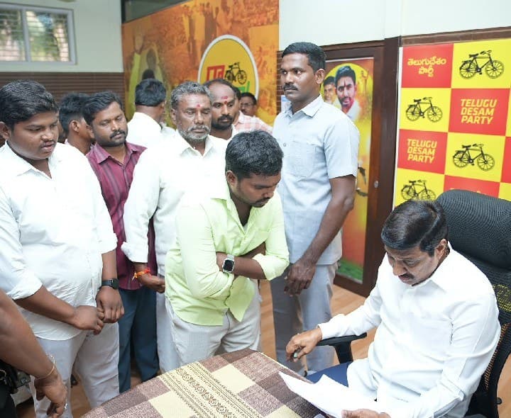 ప్రజా దర్బార్లో సమస్యల పరిష్కారం - Udayam