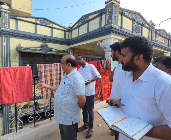 కొండపై పలు ప్రాంతాల్లో అభివృద్ధి పనుల పరిశీలన ఈవో జల్లేపల్లి వెంకట్రావు - Udayam