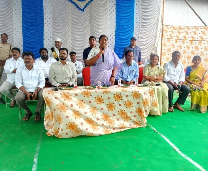 రైతులకు సీతక్క భరోసా - Udayam