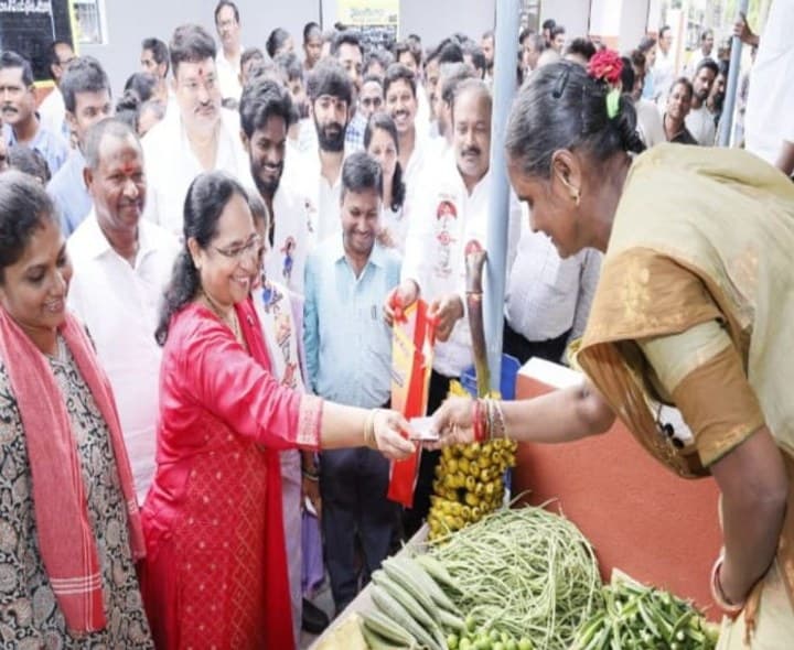 రైతు బజారు ప్రారంభించిన ఎమ్మెల్యే - Udayam
