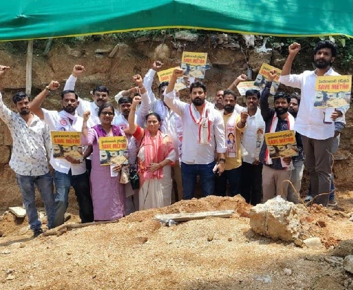 మెట్రో పిల్లర్ల సమీపంలో తవ్వకాలపై జనసేన ఆందోళన - Udayam