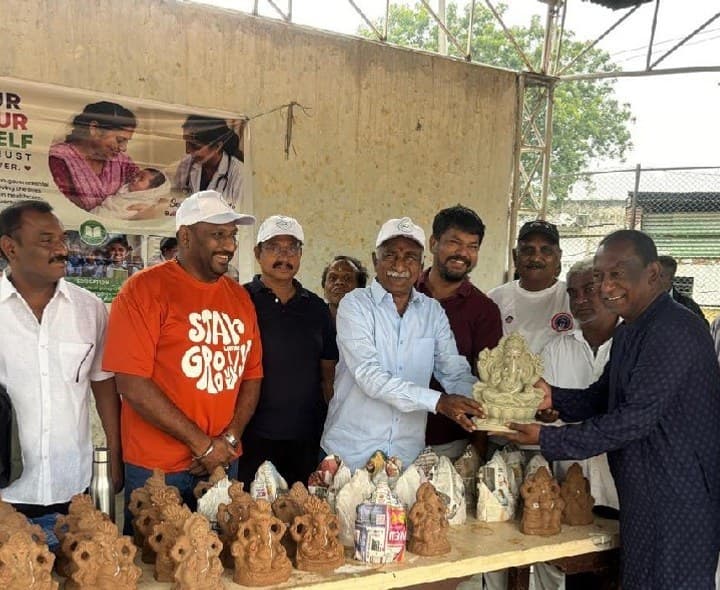 మట్టి గణపతులనే పూజించాలి - Udayam