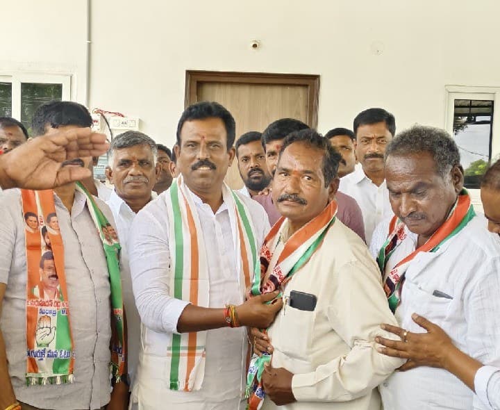 కాంగ్రెస్ పార్టీలోకి చేరికలు - Udayam