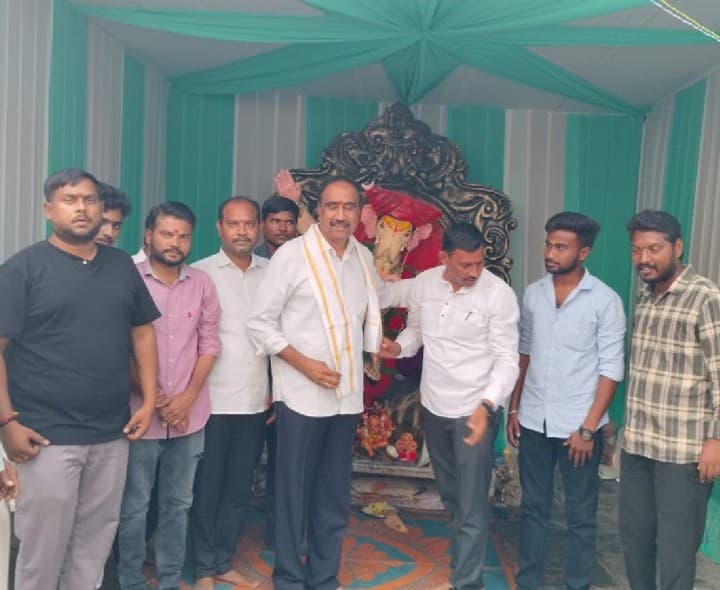 వినాయక మండపాల్లో ఎమ్మెల్యే ప్రత్యేక పూజలు - Udayam