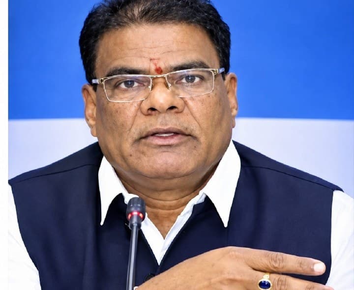 నేడు మహబూబ్నగర్కు ఎస్సీ, ఎస్టీ కమిషన్ - Udayam