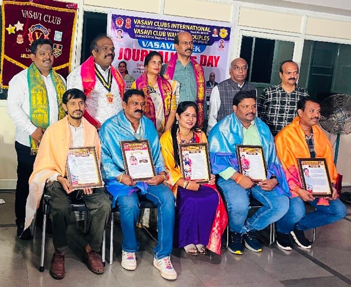 ఉత్తమ సేవలందిస్తున్న జర్నలిస్టులకు ఘన సత్కారం - Udayam