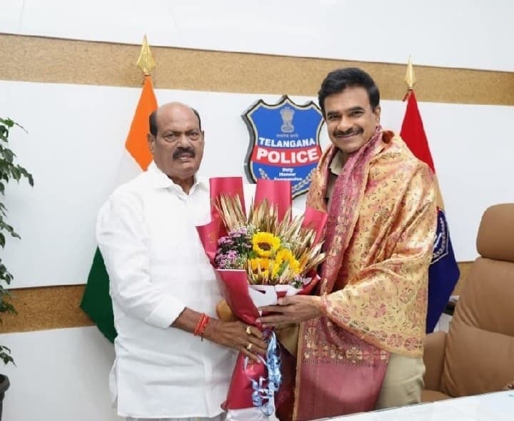 డీజీపీ సివి ఆనంద్ ను కలిసిన మాజీ ఎమ్మెల్యే - Udayam