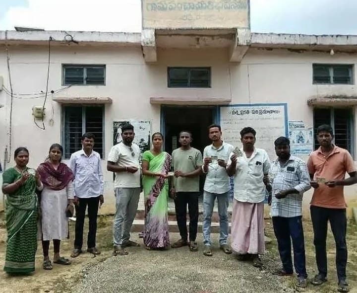 స్మార్ట్ రేషన్ కార్డులు పంపిణీ - Udayam