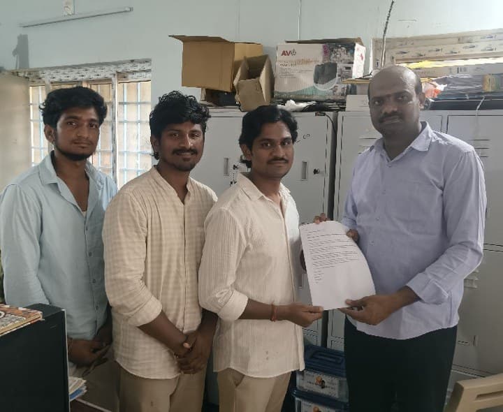 కోతుల బెడదకు పరిష్కారం చూపాలి - Udayam