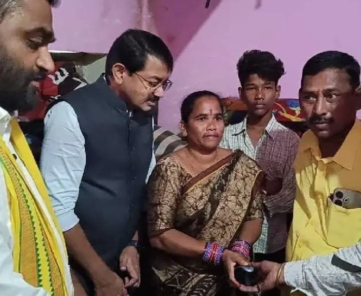 దుర్గమ్మకు పెన్షన్ - Udayam