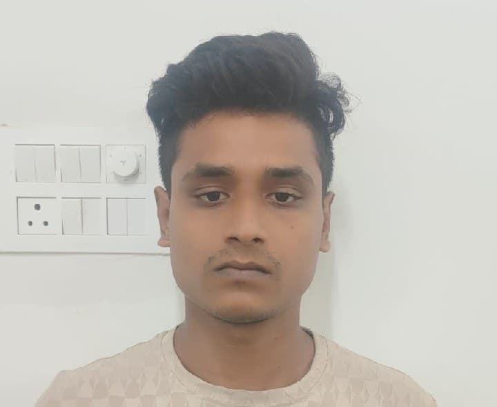 గంజాయి విక్రేత అరెస్ట్ - Udayam